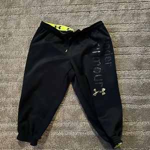 Under Armor semi-fitted capris